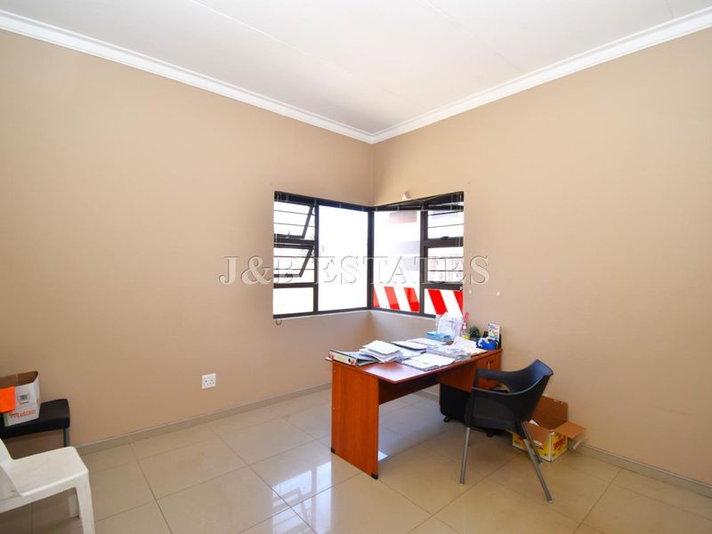 Office Building - 3 Offices And Conference Room - Photo 2