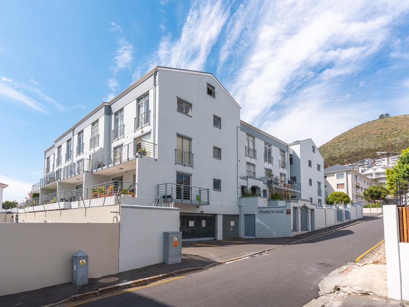 Furnished 2 bedr/2 batr apartment in Green Point with covered parking - Photo 1