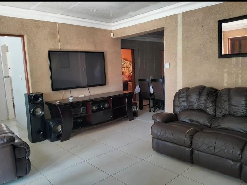 Charming 3 bedrooms house for sale in Soshanguve South - Photo 7