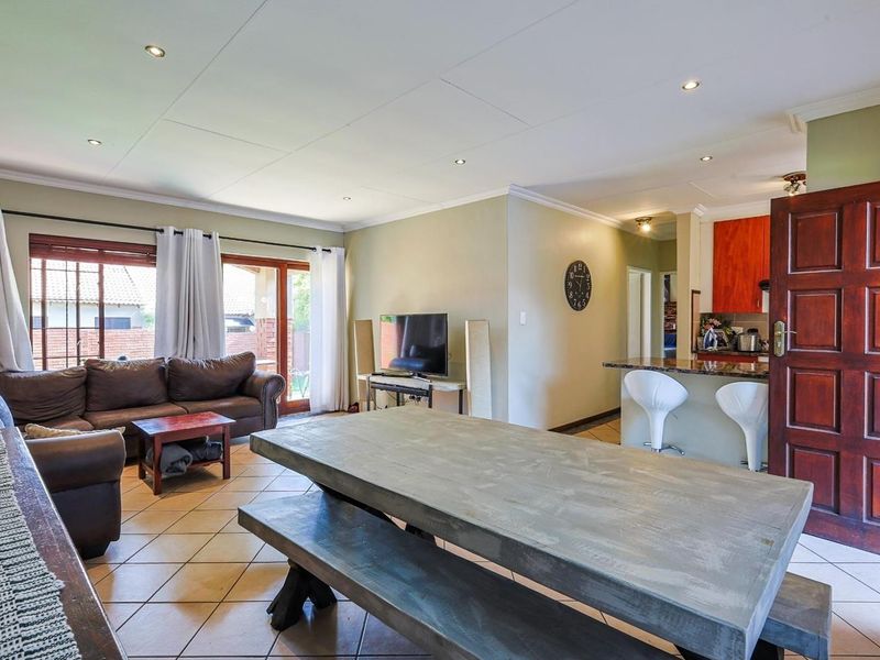 Ideal Investment or Lifestyle Opportunity in Security Complex within an estate in Moreleta Park - Photo 6