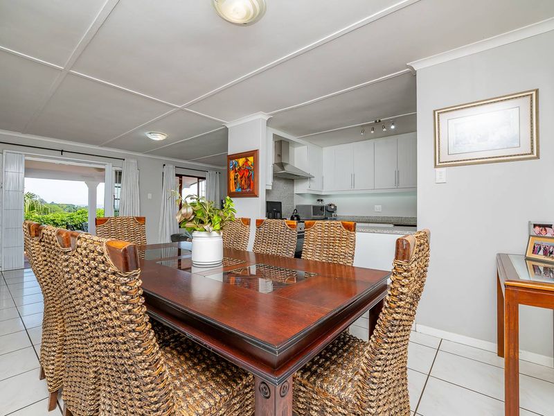 Freestanding Stepless Simplex with Private Garden and Exceptional Parking - Photo 9