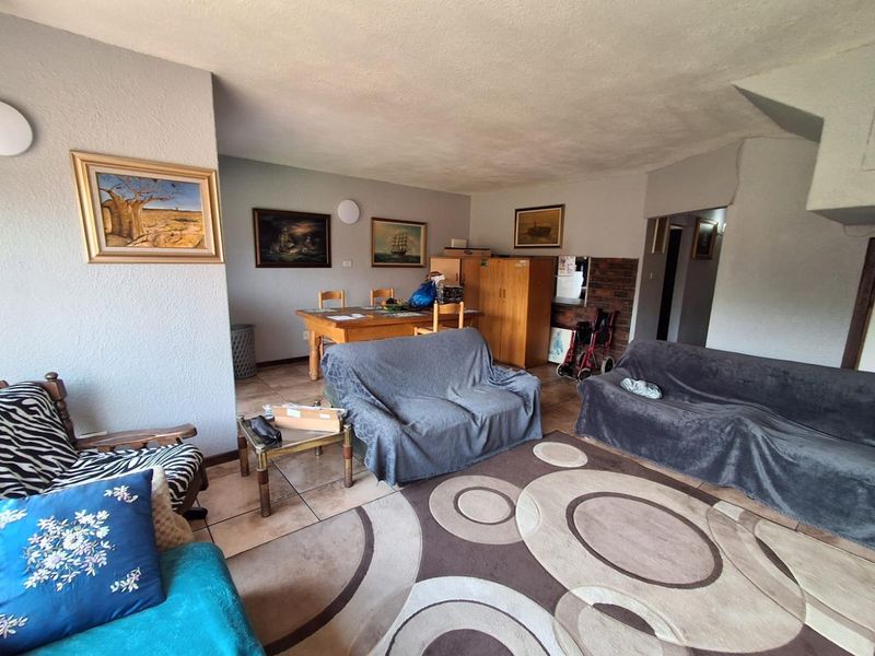 PET FRIENDLY TOWNHOUSE - BRACKENHURST - Photo 6