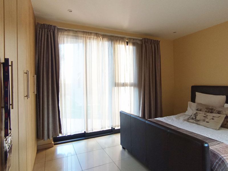 ROOIHUISKRAAL NORTH - 2 BED - 2 BATH - Photo 7