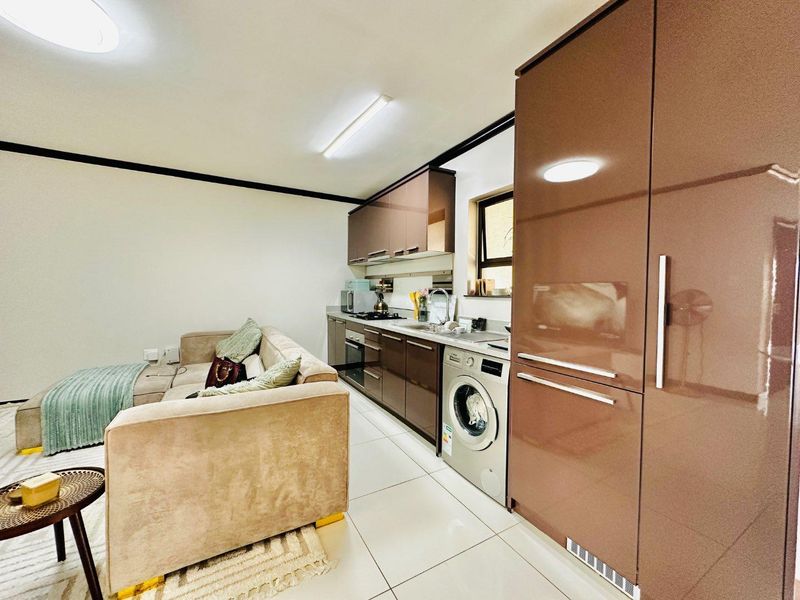 1 Bedroom Apartment in Fourways - Photo 3
