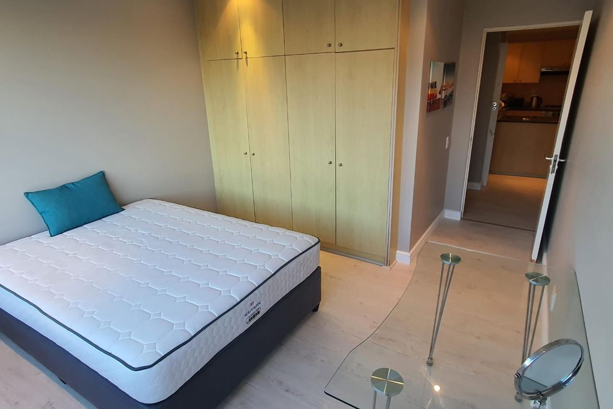 Exceptional Location in Mouille Point - Photo 5