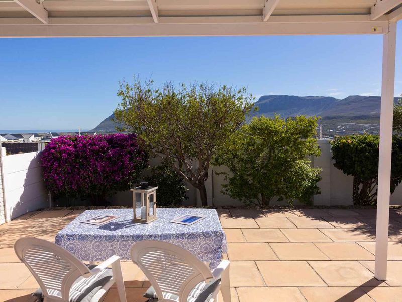 Charming, Secure Living in a Prime Location! - Photo 6