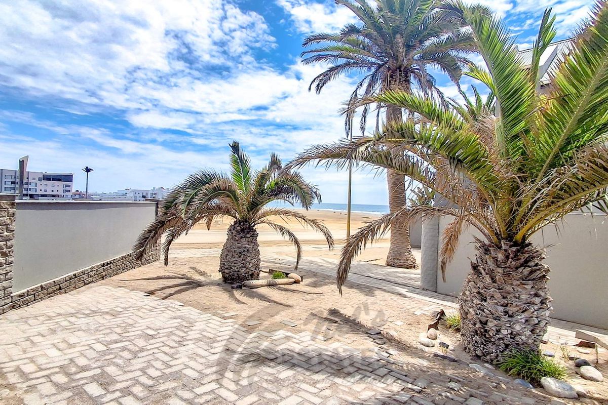 Modern Townhouse For Sale in Vogelstrand, Swakopmund - Photo 2