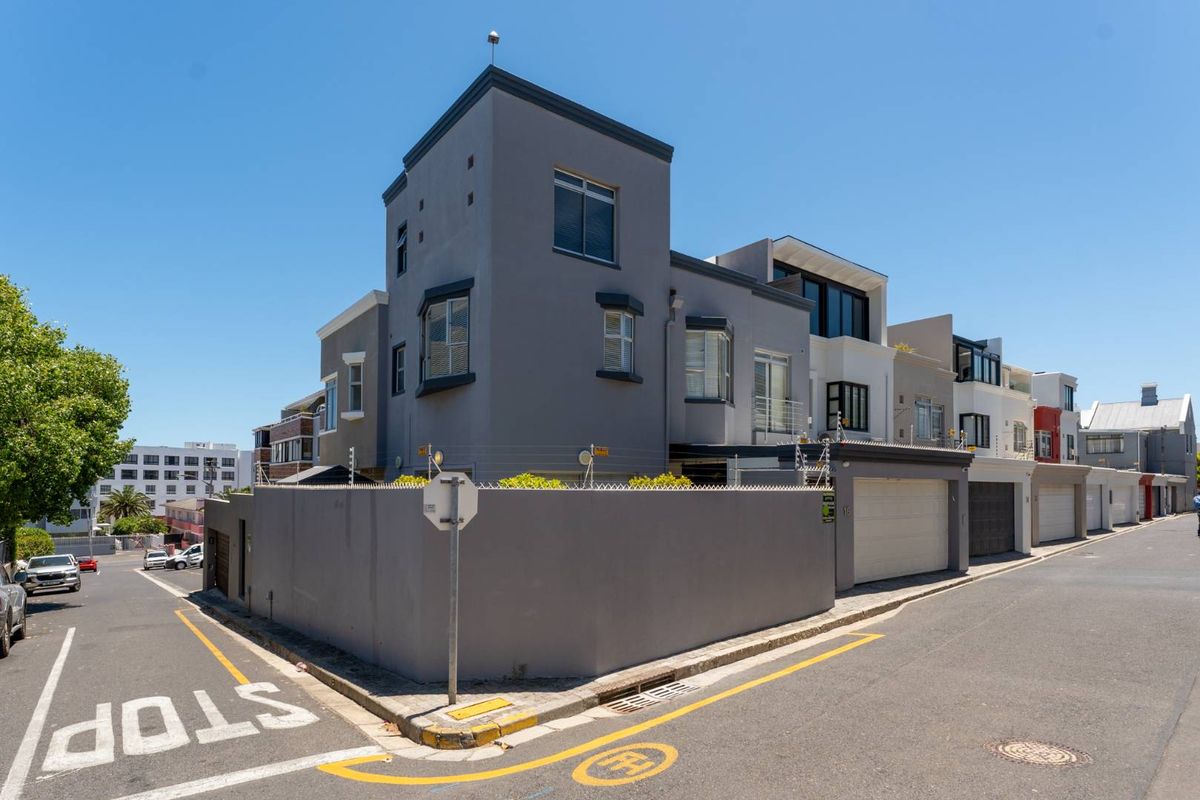 4 Bedroom House in Bantry Bay. - Photo 5