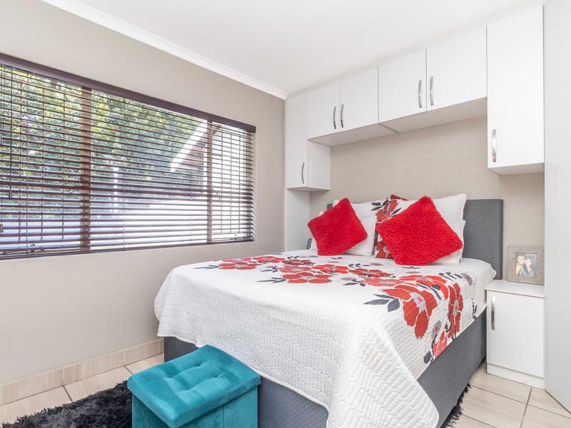 Modern 2-Bedroom Townhouse in Secure Appletree Lane, Northwold – Move-In Ready - Photo 4