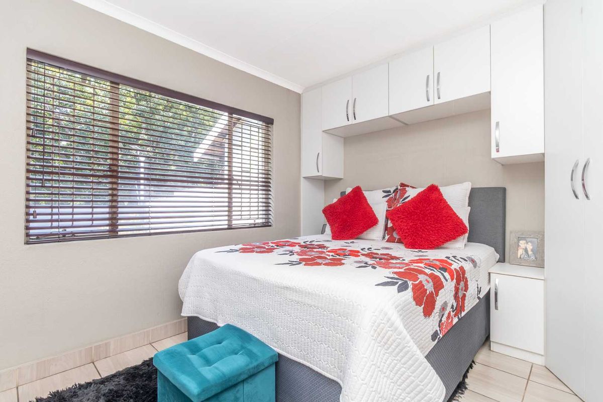 Modern 2-Bedroom Townhouse in Secure Appletree Lane, Northwold – Move-In Ready - Photo 4