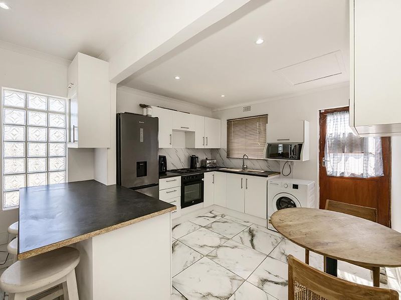 Modern 2 Bedroom Home - Photo 5