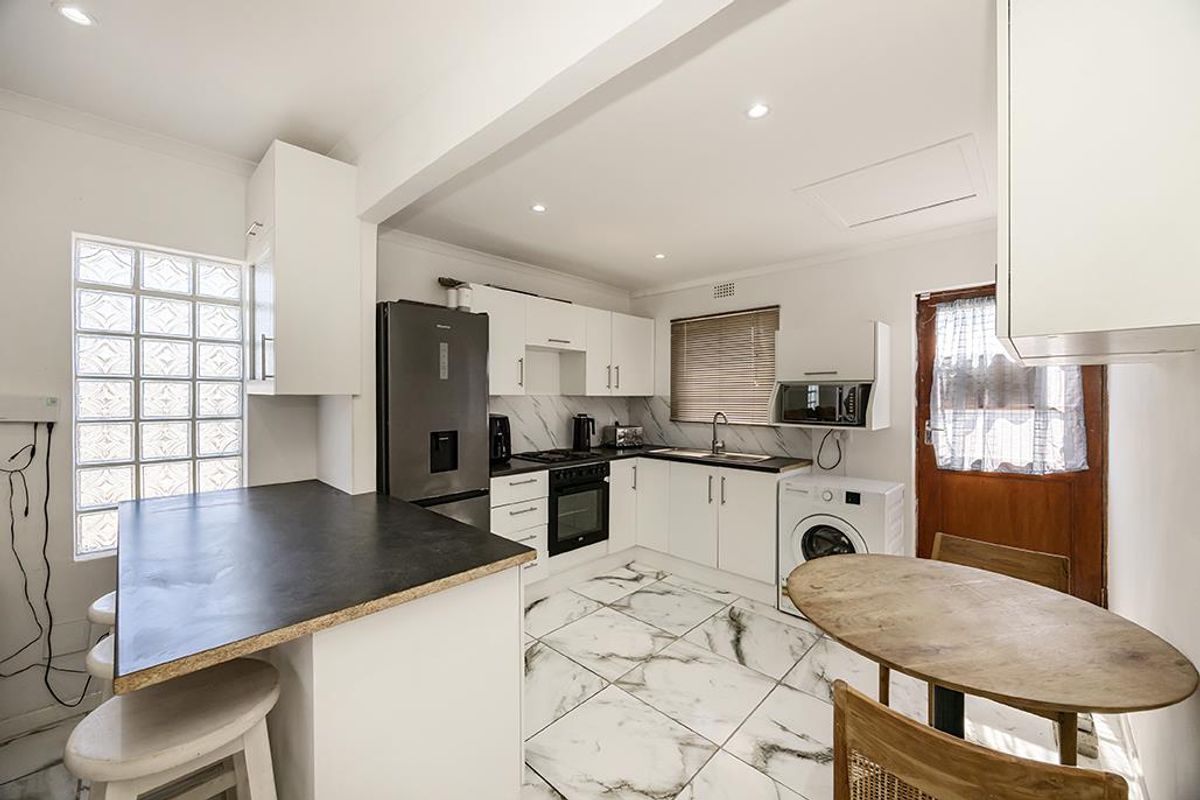 Modern 2 Bedroom Home - Photo 5