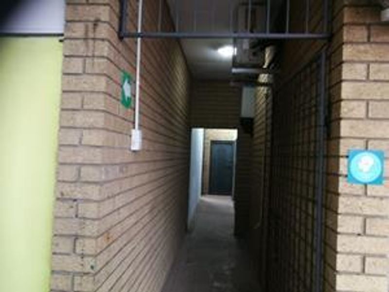 Prime Ground Floor Commercial Space for Lease at Shaikh’s Centre - Photo 4