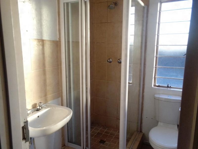 Apartment Flat for Rent in Park Square Klippoortjie Boksburg - Photo 7