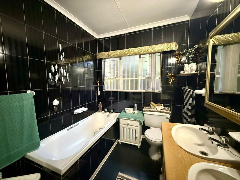 Comfortable Family Living with Extra Income Potential - Photo 8