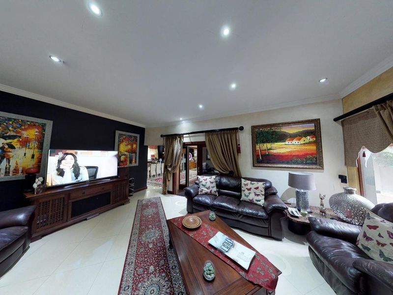 OFF-THE-GRID MASTERPIECE IN SOUGHT AFTER SILVER LAKES - COMMANDING PRESENCE WITH EFFORTLESS LIVING - Photo 6