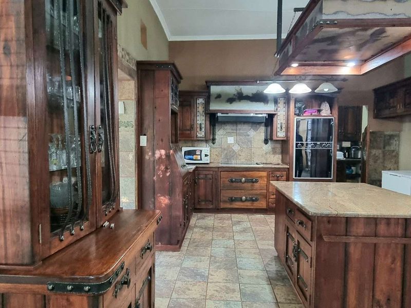 SPACIOUS FAMILY HOME WITH FLAT IN THE NORTH - Photo 7