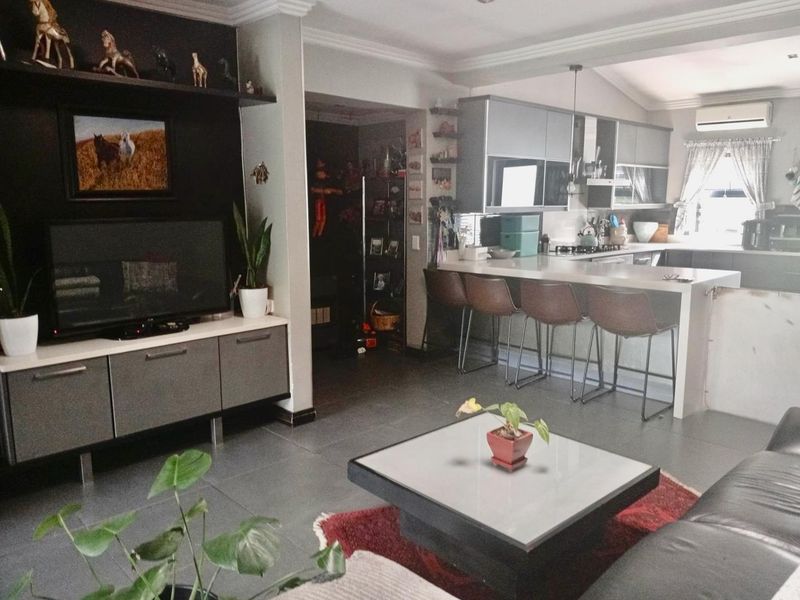 Fully furnished house in Kayalami - Photo 3