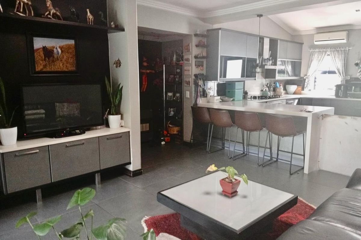 Fully furnished house in Kayalami - Photo 3