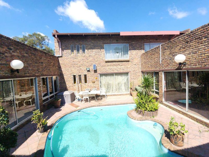 A RARE RESIDENTIAL OPPORTUNITY WITH SPACE, PRIVACY & EXCEPTIONAL INCOME-PRODUCING POTENTIAL - Photo 4