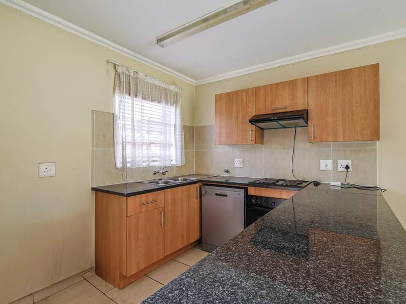 Charming 2BR Townhouse in Arabella Awaits You - Photo 6