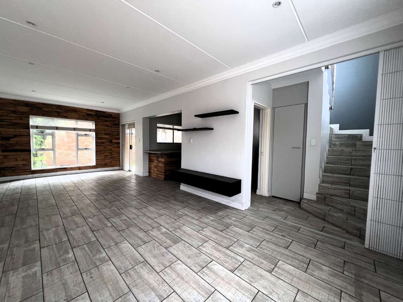 Cul-de-Sac Serenity: Modern Design Meets Family-Friendly Comfort! - Photo 3