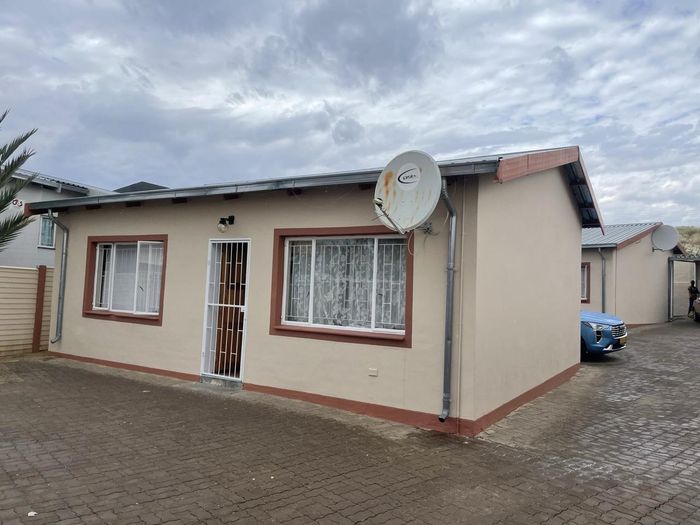 Property #2229361, Townhouse For Sale in Pioniers Park Ext 1