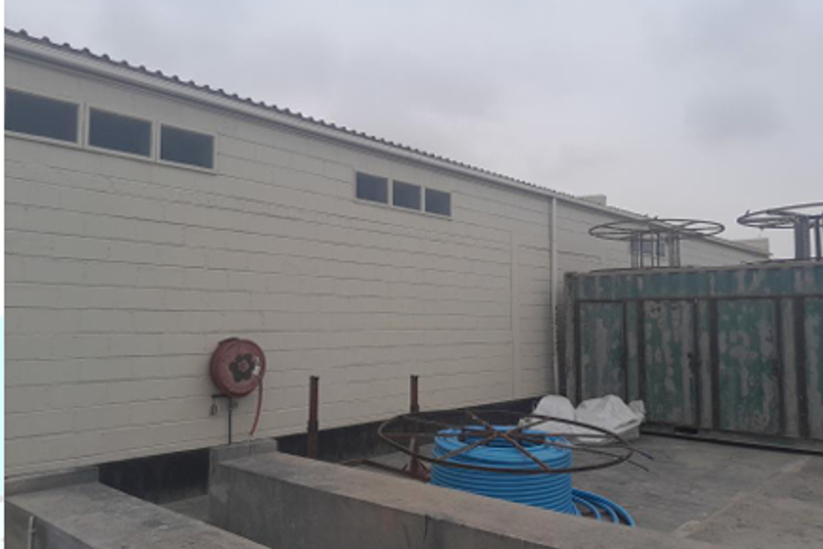 "Skaars soos Hoendertande" - Warehouse Swakop Industrial Area - Photo 2