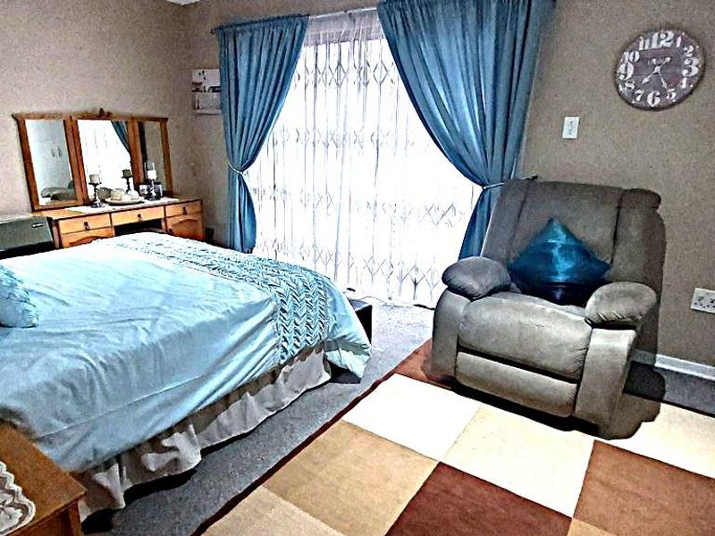 Modern Duplex with Solar Power in New Redruth - Photo 9