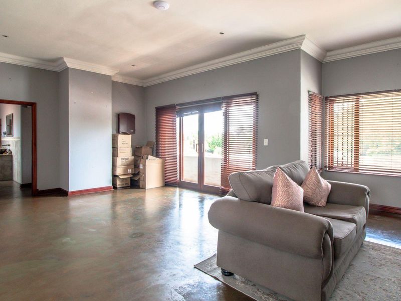 Gorgeous 3 Bedroom Home in Montebello Complex in Estate In Lakefield - Photo 3