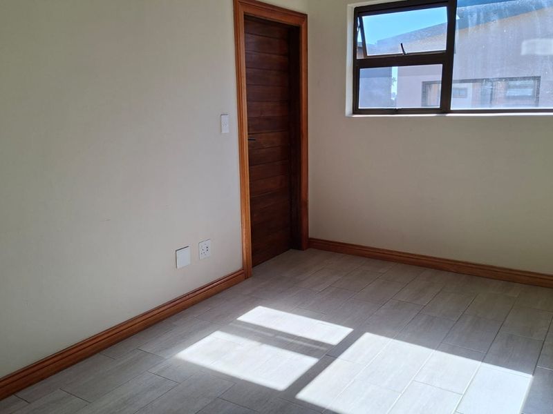 Elegance Meets Everyday Comfort - Bedfordview - Photo 9