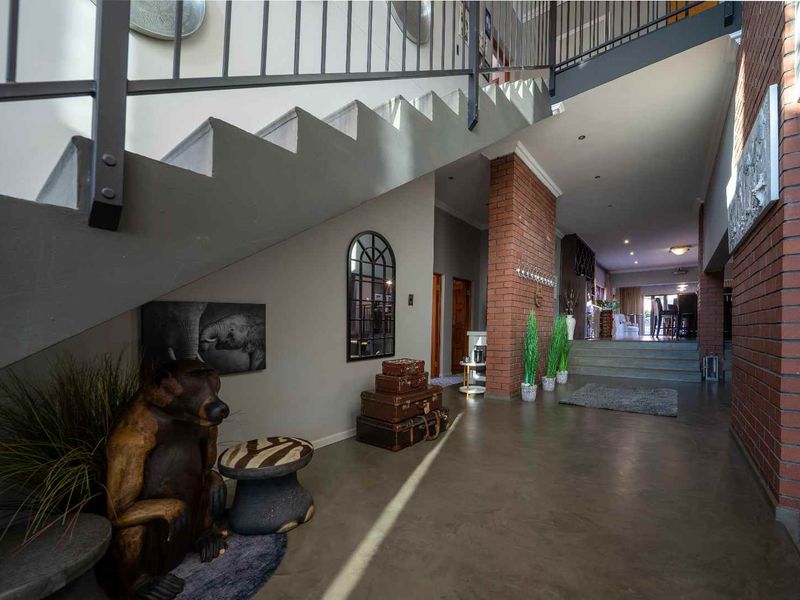 Double-Storey Luxury Masterpiece in Ebotse Golf & Country Estate - Photo 8