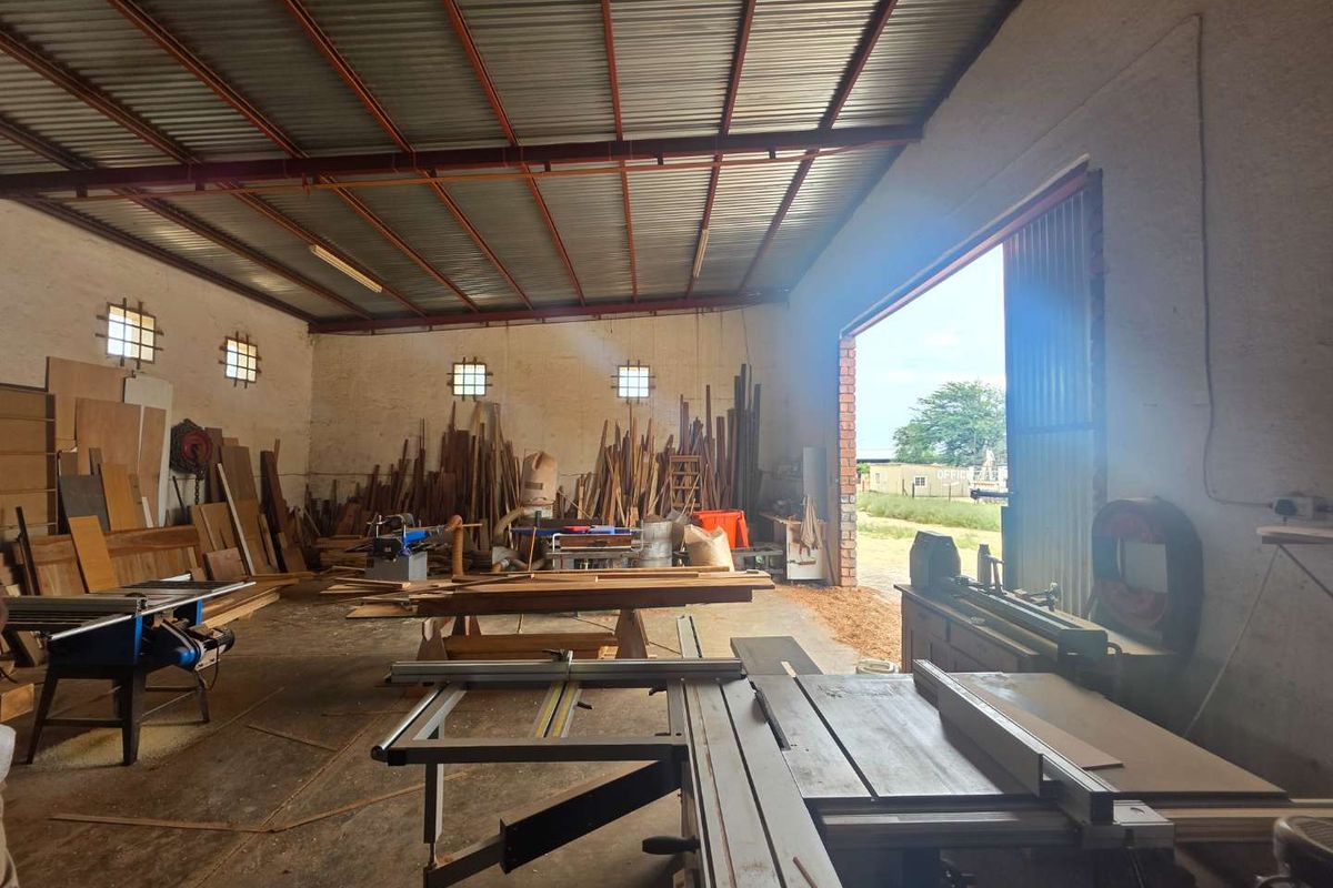 Large Commercial property for sale in Omaruru - Photo 5