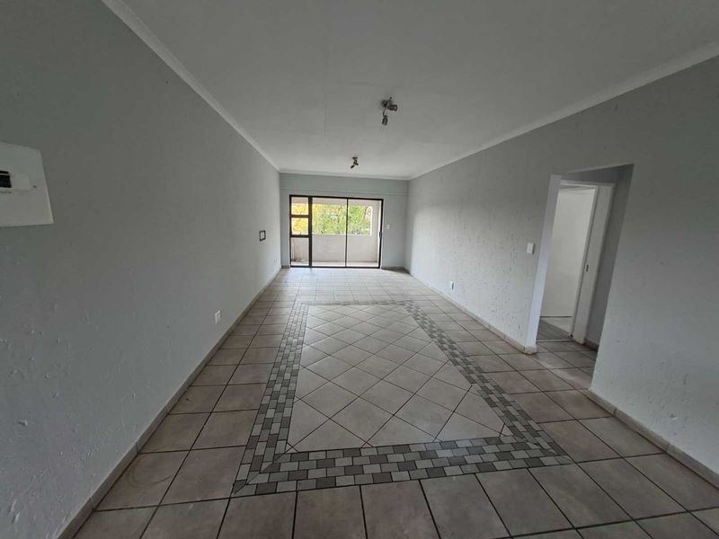 Perfect Lock-Up-and-Go Apartment in the Heart of Sunninghill - Photo 10