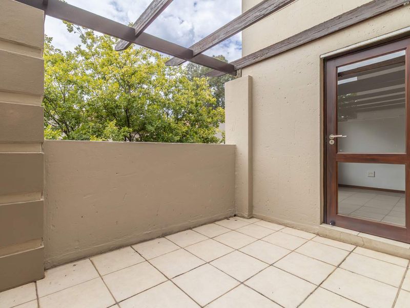 Two Bedroom Loft Apartment - "Live in Luxury with no transfer fees" - Photo 10