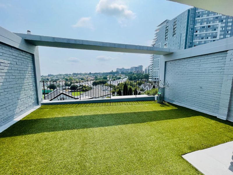 1 Bedroom Apartment for Sale in Benmore Gardens - Photo 2