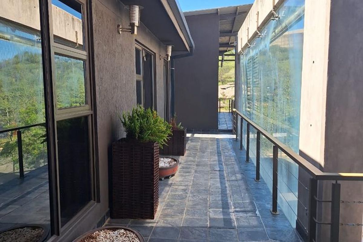 TO LET - Office in Windhoek Central - Photo 5