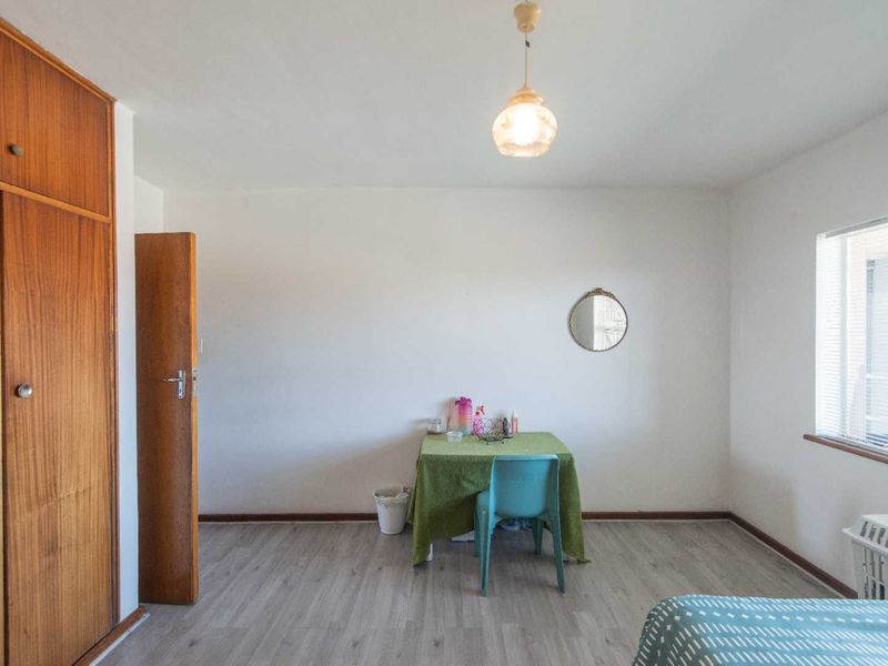 2 bed apartment with enclosed balcony. - Photo 10