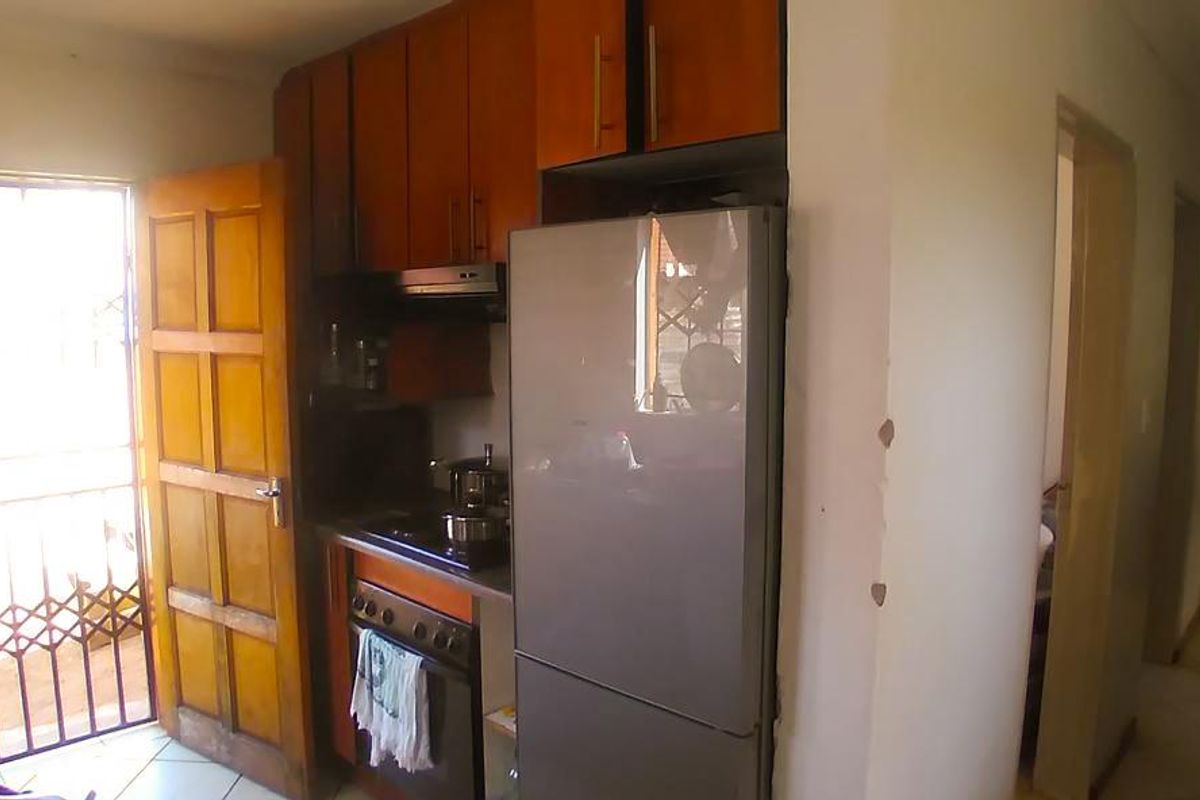 Stunning House In The Orchards Ext 47 - Photo 2