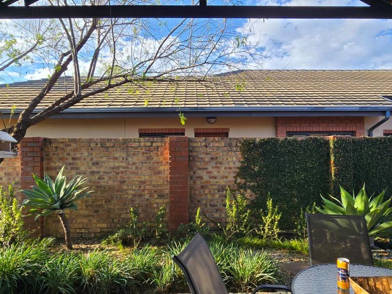 Modern. Off-Grid. Masterful: A Rare Single-Story, Three-Bedroom Estate Sanctuary - Photo 5