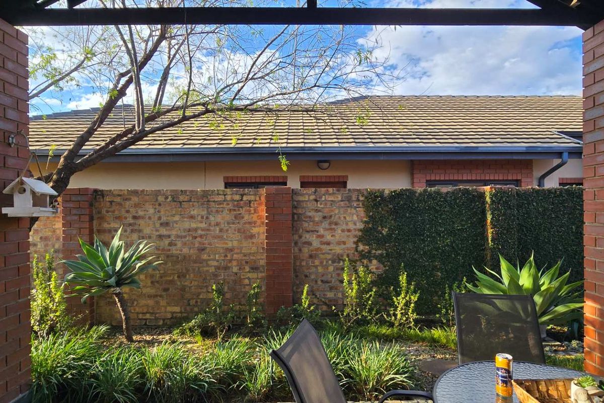Modern. Off-Grid. Masterful: A Rare Single-Story, Three-Bedroom Estate Sanctuary - Photo 5