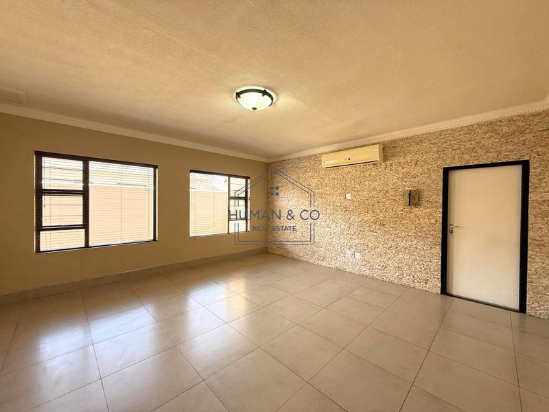 Spacious Family Home on a Large Erf in Meersig - Photo 5