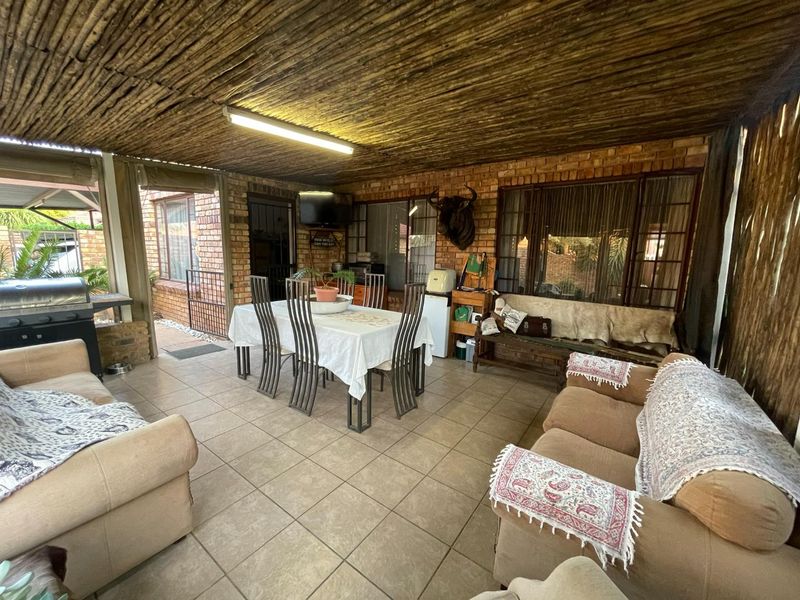 3 bedroom, 2 bathroom townhouse in Equestria - Photo 5