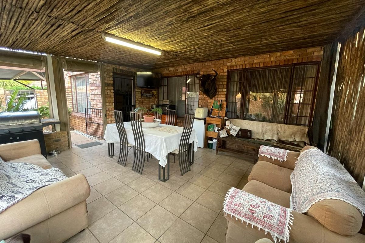 3 bedroom, 2 bathroom townhouse in Equestria - Photo 5