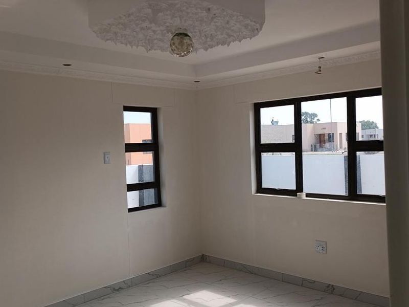 Brand new house - Photo 3