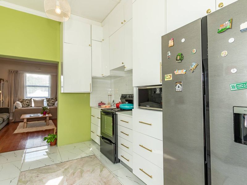 Morning walks, local cafés... welcome to Harfield living - Photo 6