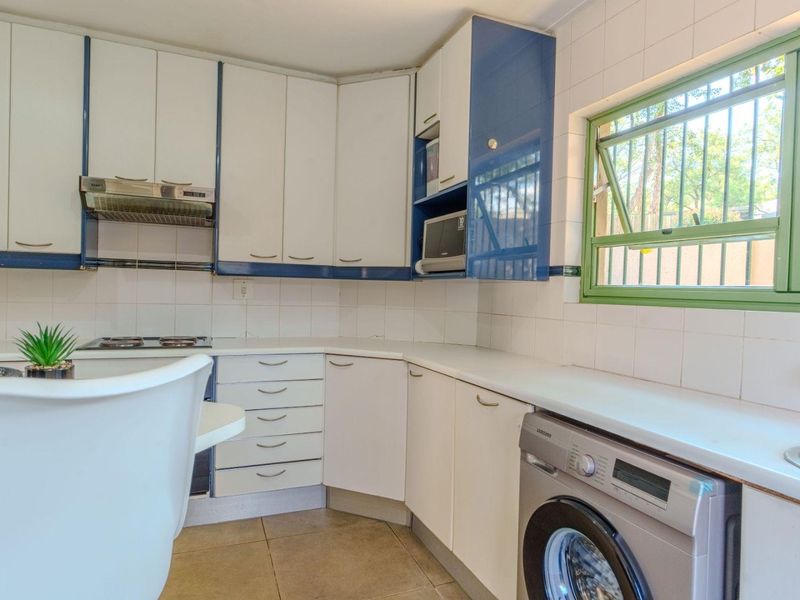 Modern, 3 Bedroom, 2.5 Bath, Staff Accomodation - Photo 10