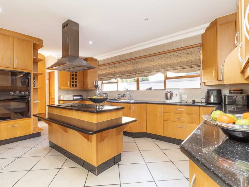 A home that welcomes you in and makes you stay! - Photo 6