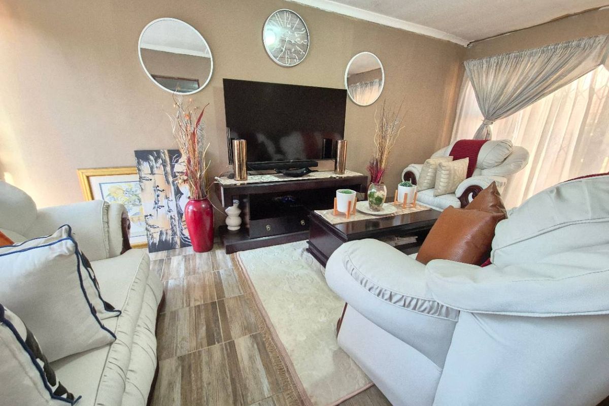 PERFECT FAMILY HOME - Photo 3