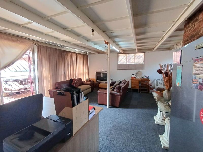 9 Bedroom house in Laudium - Photo 8